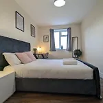 Vakantiehuis 2 Ensuite Bedroom House Near Centre Free Parking *