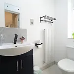 2 Ensuite Bedroom House Near Centre Free Parking *