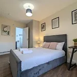 Vakantiehuis 2 Ensuite Bedroom House Near Centre Free Parking *