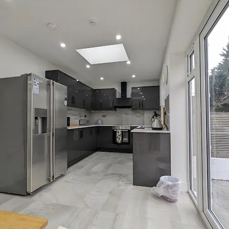 2 Ensuite Bedroom House Near Centre Free Parking * York