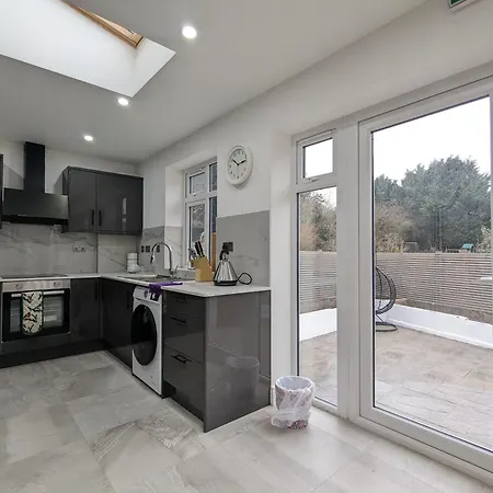 2 Ensuite Bedroom House Near Centre Free Parking