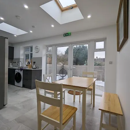 2 Ensuite Bedroom House Near Centre Free Parking Vakantiehuis