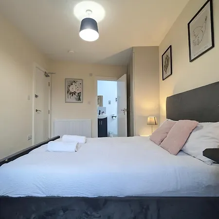 2 Ensuite Bedroom House Near Centre Free Parking Tatil Evi