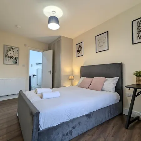 Vakantiehuis 2 Ensuite Bedroom House Near Centre Free Parking *