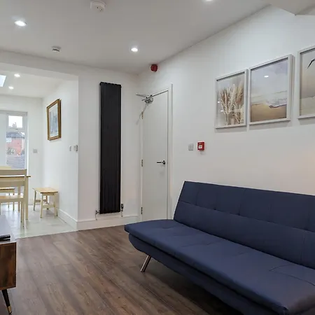 2 Ensuite Bedroom House Near Centre Free Parking *