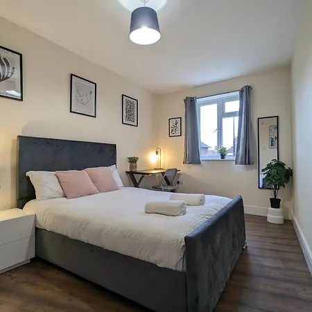 2 Ensuite Bedroom House Near Centre Free Parking