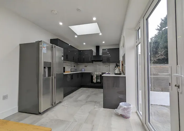 2 Ensuite Bedroom House Near Centre Free Parking * York