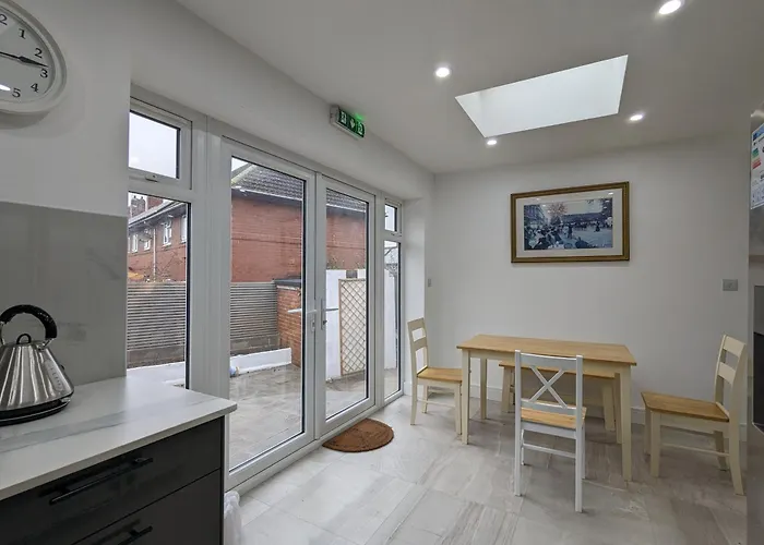 Сasa de vacaciones 2 Ensuite Bedroom House Near Centre Free Parking York