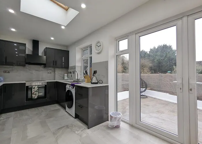 2 Ensuite Bedroom House Near Centre Free Parking