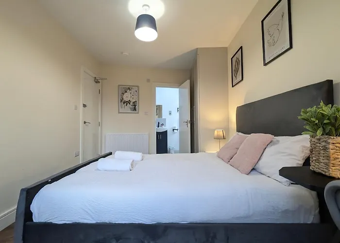 2 Ensuite Bedroom House Near Centre Free Parking Сasa de vacaciones
