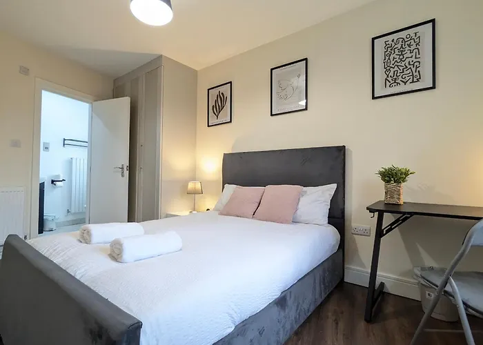 2 Ensuite Bedroom House Near Centre Free Parking Сasa de vacaciones *