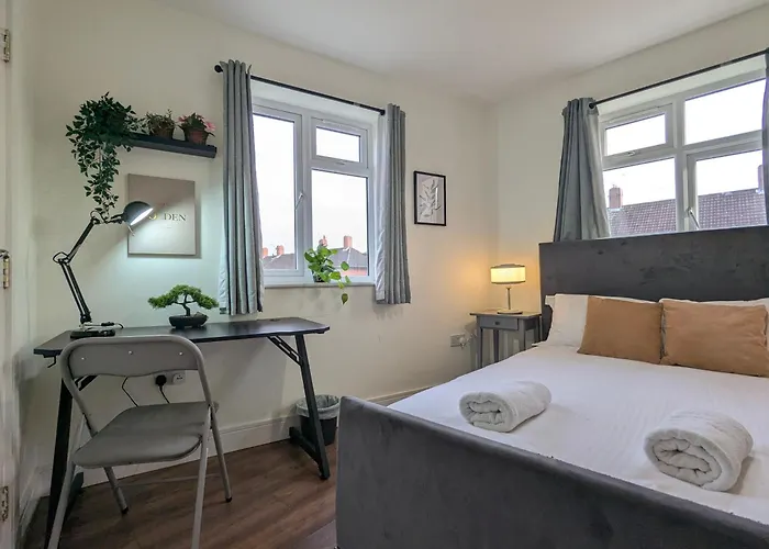 2 Ensuite Bedroom House Near Centre Free Parking Сasa de vacaciones York