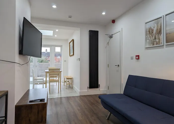 Сasa de vacaciones 2 Ensuite Bedroom House Near Centre Free Parking