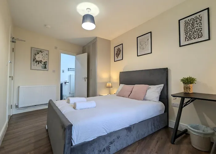 Сasa de vacaciones 2 Ensuite Bedroom House Near Centre Free Parking *