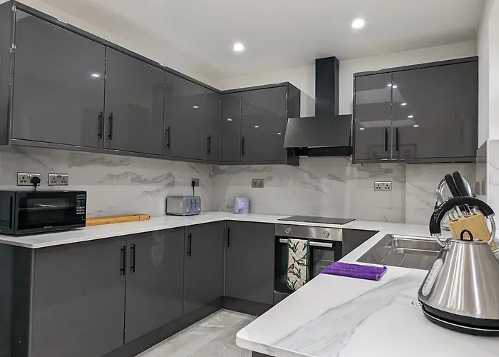 2 Ensuite Bedroom House Near Centre Free Parking Сasa de vacaciones *