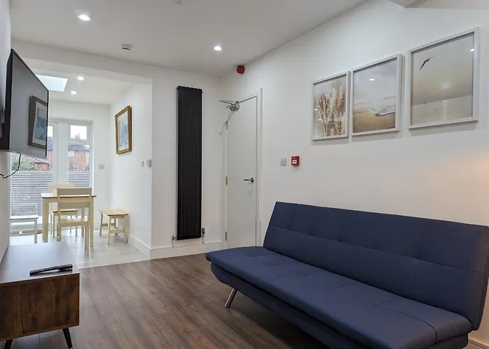 2 Ensuite Bedroom House Near Centre Free Parking *